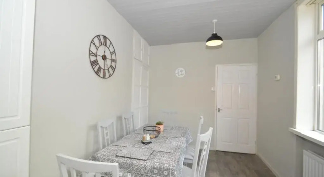 Spacious and Homely 3 Bedroom Flat - SuiteLivin, Varaa Huoneisto Asunnot kohteessa Merseyside, Huoneisto