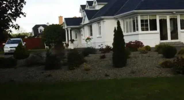 Dirreen House, Book Hotel Hoteller i Castleisland med parkering, Parkering