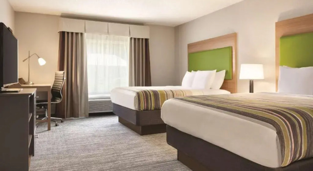 Четырёхместный номер Standard Country Inn & Suites by Radisson, Greensboro, NC