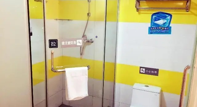 Номер Standard 7Days Inn ZunYi Railway Station