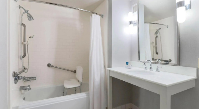 Четырёхместный номер Standard Four Points by Sheraton, Ontario-Rancho Cucamonga