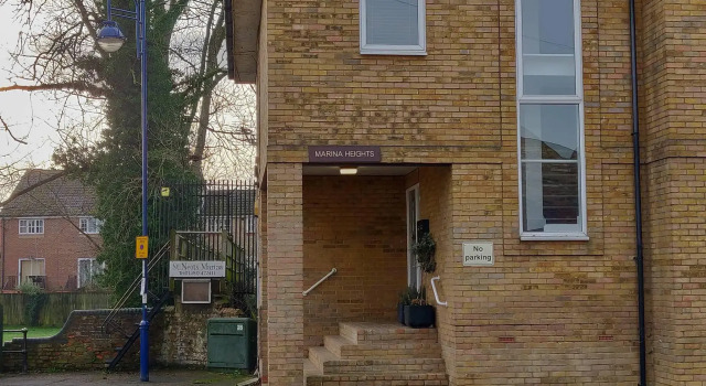 Апартаменты Waterfront House 3 BR Parking St Neots Town Centre