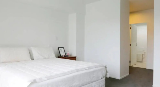 Central Three Bedroom Home with Balcony, Забронировать Отель Отели Окленда с парковкой, рядом с Вестерн-Парк, Парковка