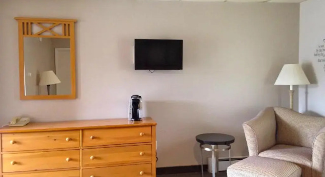 Семейный люкс Colonial Valley Motel