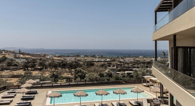 Люкс с 2 комнатами с балконом и с видом на море Ela Tinos
