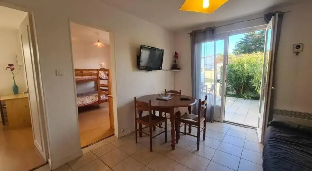 Maison de Vacances avec Terrasse Dallée, 6 Couchages, à Deux Pas de lOcéan à St-Jean-de-Monts - FR-1-224C-94, Забронировать Отель Сен-Жан-де-Мон Vendée