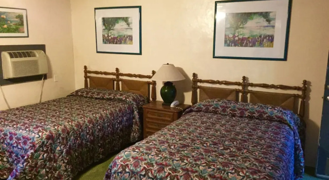 Четырёхместный номер Standard Cadillac Motel Fanning Springs