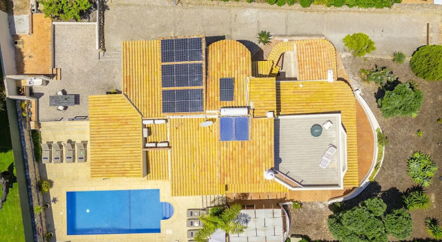 Villa Aruba - Espaço e conforto com piscina aquecível em Albufeira, Забронировать Вилла Отели Албуфейра с парковкой, рядом с Municipal Museum of Archaeology, Парковка