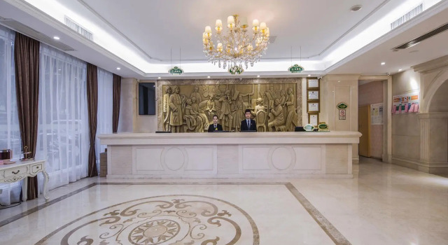 Vienna Hotel Nanning Qingxiu Mountain, Rezerwuj Hotel Hotele w Nanning z parkingiem, Parking
