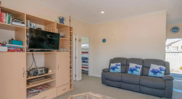 Harbour View Haven - Pauanui Holiday Home, Забронировать Отель Отели Поани с парковкой, Парковка