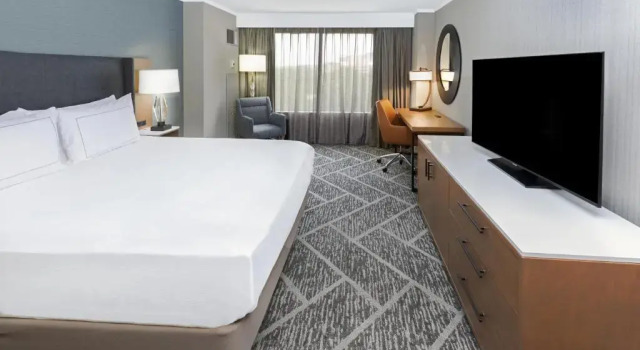 Номер High Floor DoubleTree by Hilton Tulsa - Warren Place