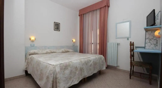 Hotel Piemontese, Reserva ahora Hotel Hoteles en Oneglia con desayuno, Desayunos