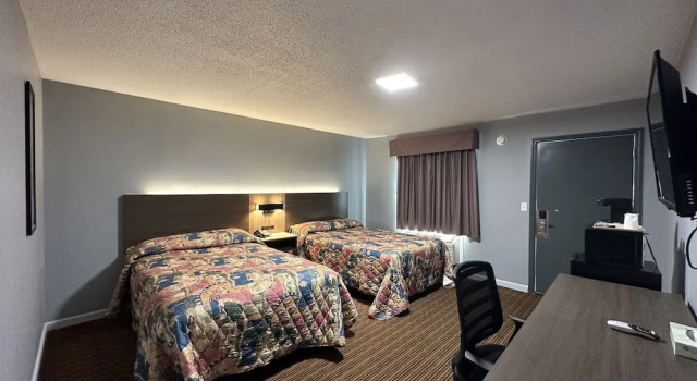 Четырёхместный номер Standard Rodeway Inn & Suites Walhalla