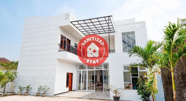 Suite OYO 1611 Four D'home