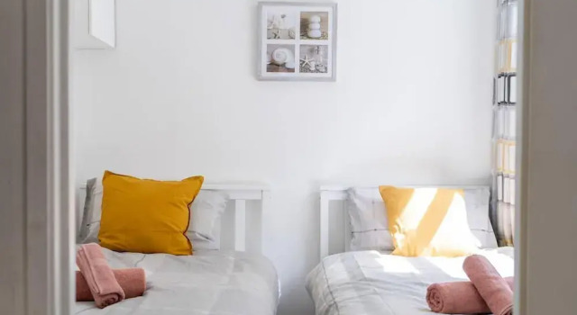 Livestay - 2 Bed Apt, Free Parking in Luton, Забронировать Отель Отели Англии 3 звезды, 3*