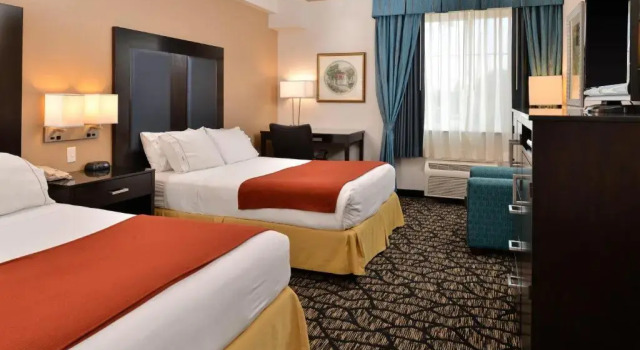 Четырёхместный номер Standard Holiday Inn Express & Suites Tacoma South - Lakewood by IHG