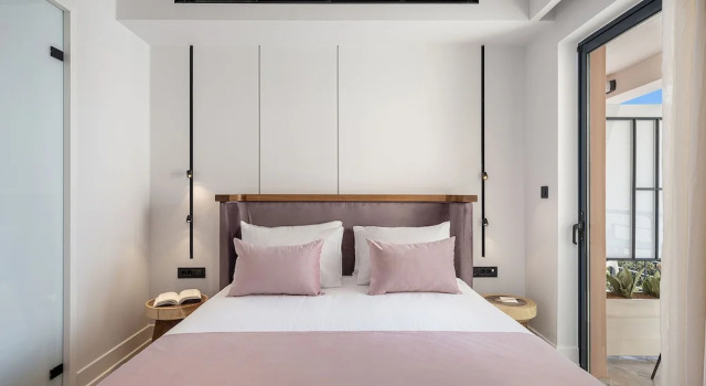 Одноместный номер Standard с балконом Avra City Boutique Hotel