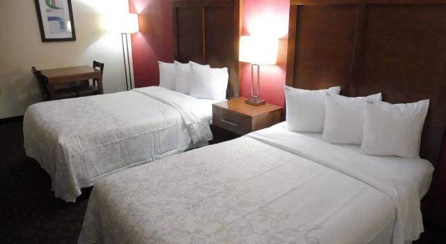 Четырёхместный номер Superior Quality Inn Easton