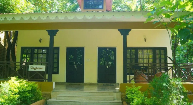 Jharana Jungle Lodge