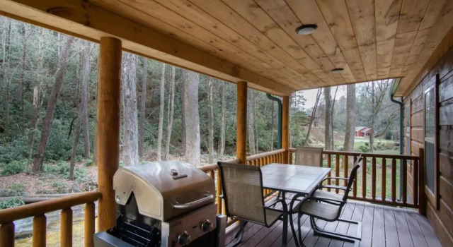 Коттедж Creekside Log Cabin in Pisgah Forest