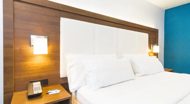 Двухместный люкс Holiday Inn Express Hollywood Walk of Fame by IHG