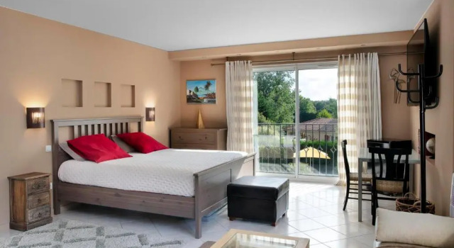La perle rouge A Panazol, Rezerwuj Hotel Hotele w Haute-Vienne z basenem, Basen