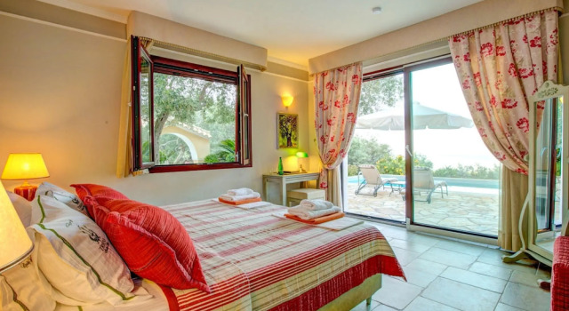 Theodora Villa - 2 BR Tranditional House Close to Gaios Town, Забронировать Вилла Коттеджи Паксос, Коттедж