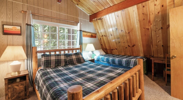 Alpine Haus, Book Feriehus Hoteller i Moonridge med parkering, Parkering