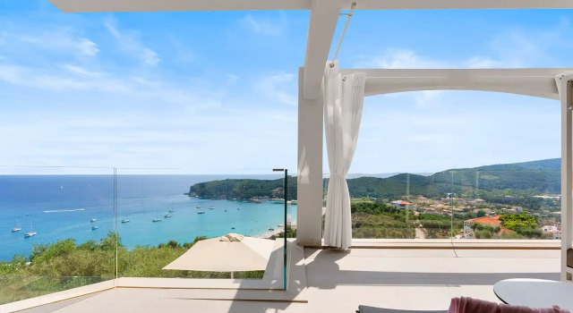 Люкс Superior с видом на море Livinghome Suites