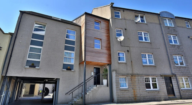 Amazing Aberdeen Home Close to the City Centre, Забронировать Отель Отели Абердина с парковкой, рядом с St Mary's Cathedral, Парковка