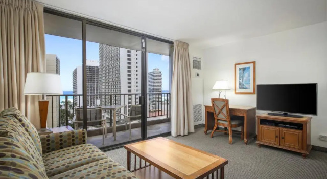 1-bath Suite Partial Ocean View c 1 комнатой Aston Waikiki Sunset