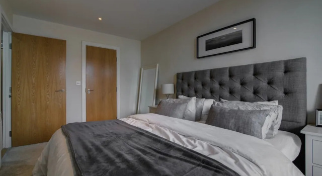 Spacious & Modern, 2BR in Manchester City Centre, Забронировать Отель Отели Манчестера 3 звезды, рядом с The Crystal Maze LIVE Experience, 3*