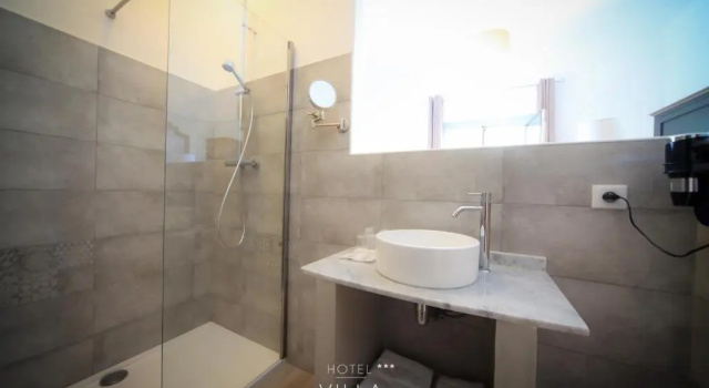 Двухместный номер Standard с балконом и с видом на горы Hôtel Villa Les Orangers