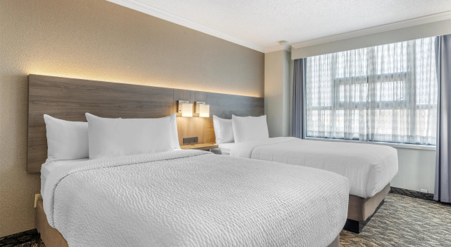 Четырёхместный люкс BEST WESTERN PLUS Carlton Plaza Hotel