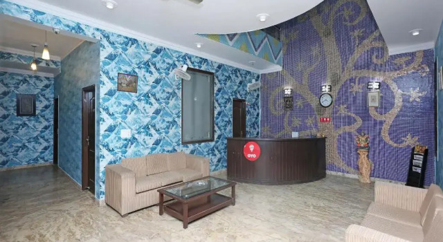 Hotel AVP House by OYO Rooms, Забронировать Отель Нойда штат Уттар-Прадеш