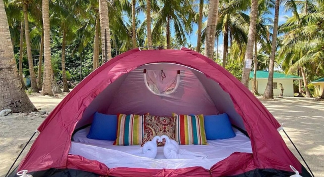Тент с балконом и рядом с пляжем Borawan Island Resort by Cocotel