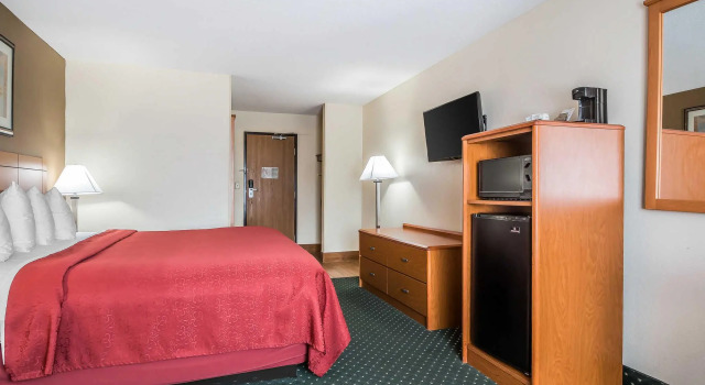 Номер Standard Quality Inn Coralville - Iowa River Landing