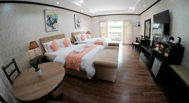 Четырёхместный номер Standard с балконом Luisita Central Park Hotel
