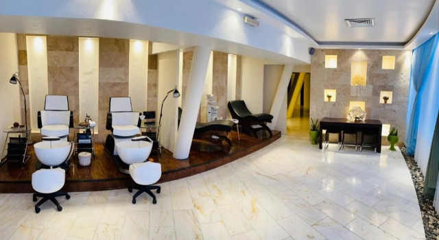C Hotel, Prenota Hotel Hotel a Manama con parcheggio, vicino a GOSI Complex, Parcheggio