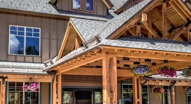Perfectly Placed 2 Bedroom Vacation Rental in Historic Downtown Breckenridge with Access to Hot Tub and Pool