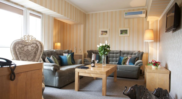 Club Hotel  Dostuk