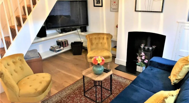 Коттедж с 2 комнатами Riverside Channel5 "Holidays Homes in the Sun" Featured Central Canterbury Cottage with Free Parking