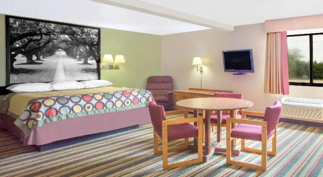Номер Standard Super 8 by Wyndham Champaign