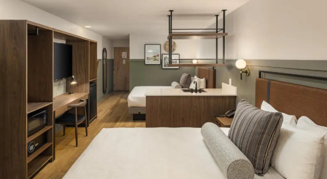 Четырёхместный полулюкс River Canyon Lodge