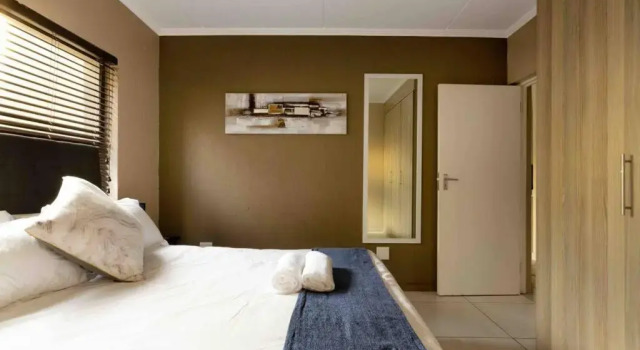 Lovely 2 bedroom apartment around Montecasino, Boek Appartement Sandton 