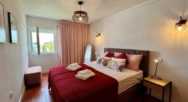 Arma O DE P RA Brightness 2 With Pool by Homing, Rezerwuj Hotel Hotele w Porches z basenem, Basen