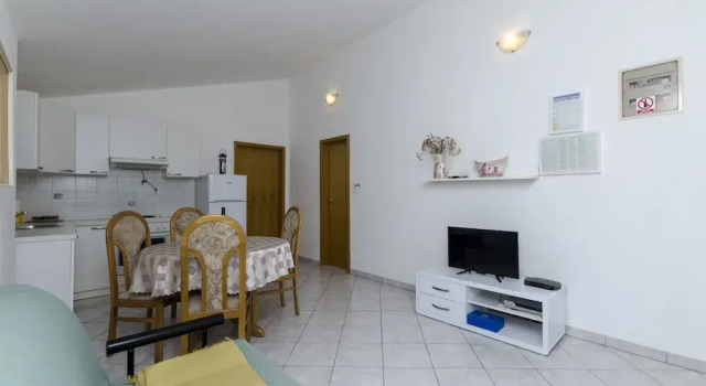Apartments Ivan, Varaa Huoneisto Sevid Trogir Riviera