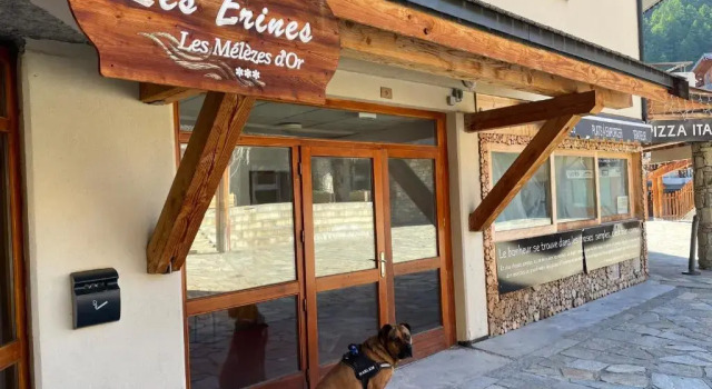 Les Orres 6 Places Coeur de Station avec Piscine, Забронировать Отель Отели Лез-Ор с парковкой, рядом с Горнолыжный подъемник Риу Сек, Парковка