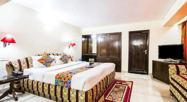 Люкс Superior FabHotel Mayfair Inn
