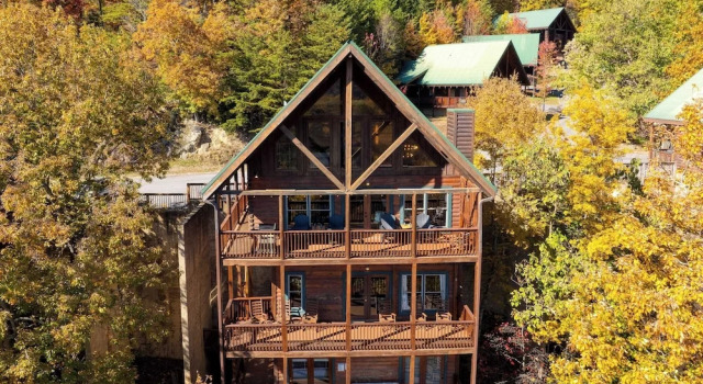 Коттедж Game Room, Hot Tub & 3 Decks w/ Smoky Mountain Views Raccon Ridge by Avantstay